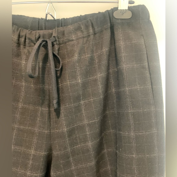 Aritzia patterned pants - Picture 2 of 3